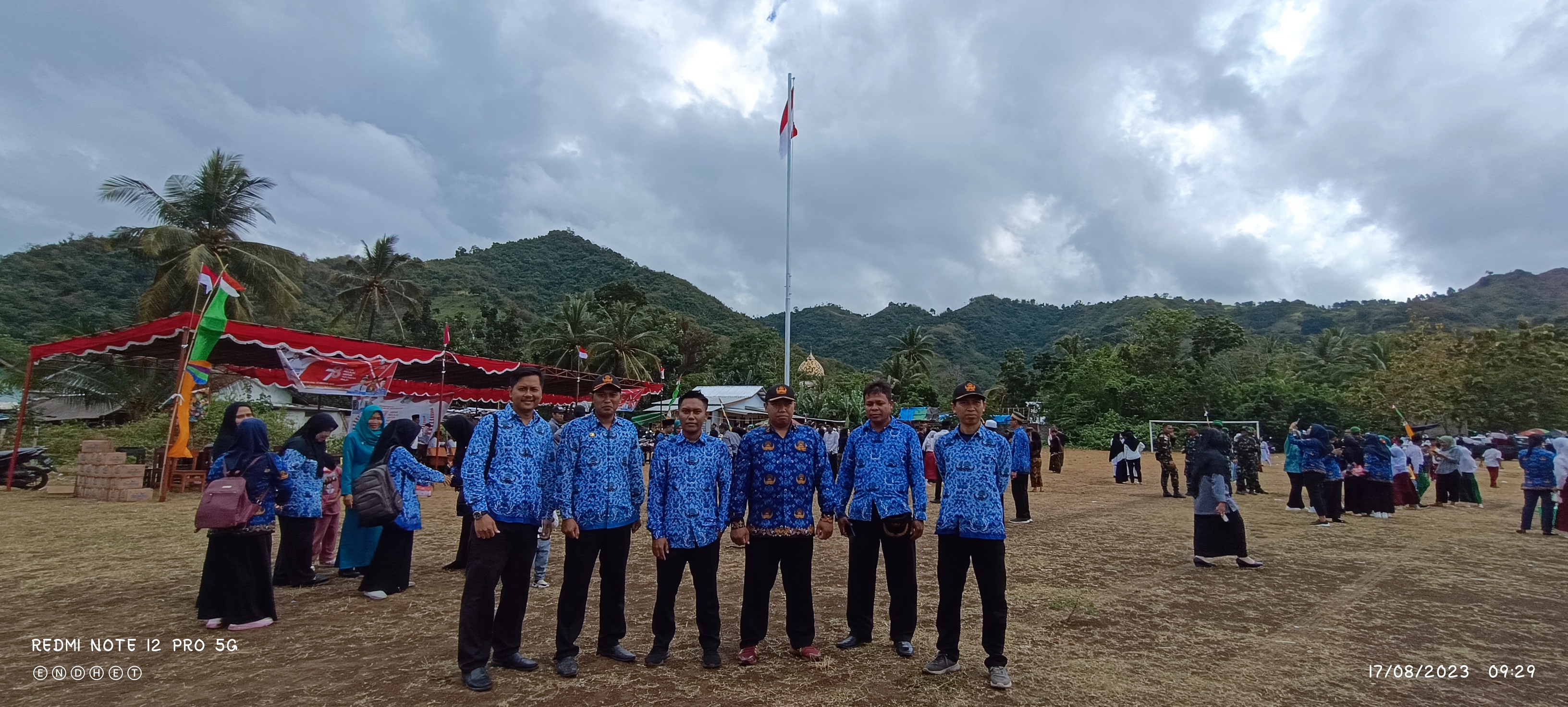 UPACARA PERINGATAN HUT RI KE 78 DI LAPANGAN JEPANG DESA BUWUN MAS SEKOTONG