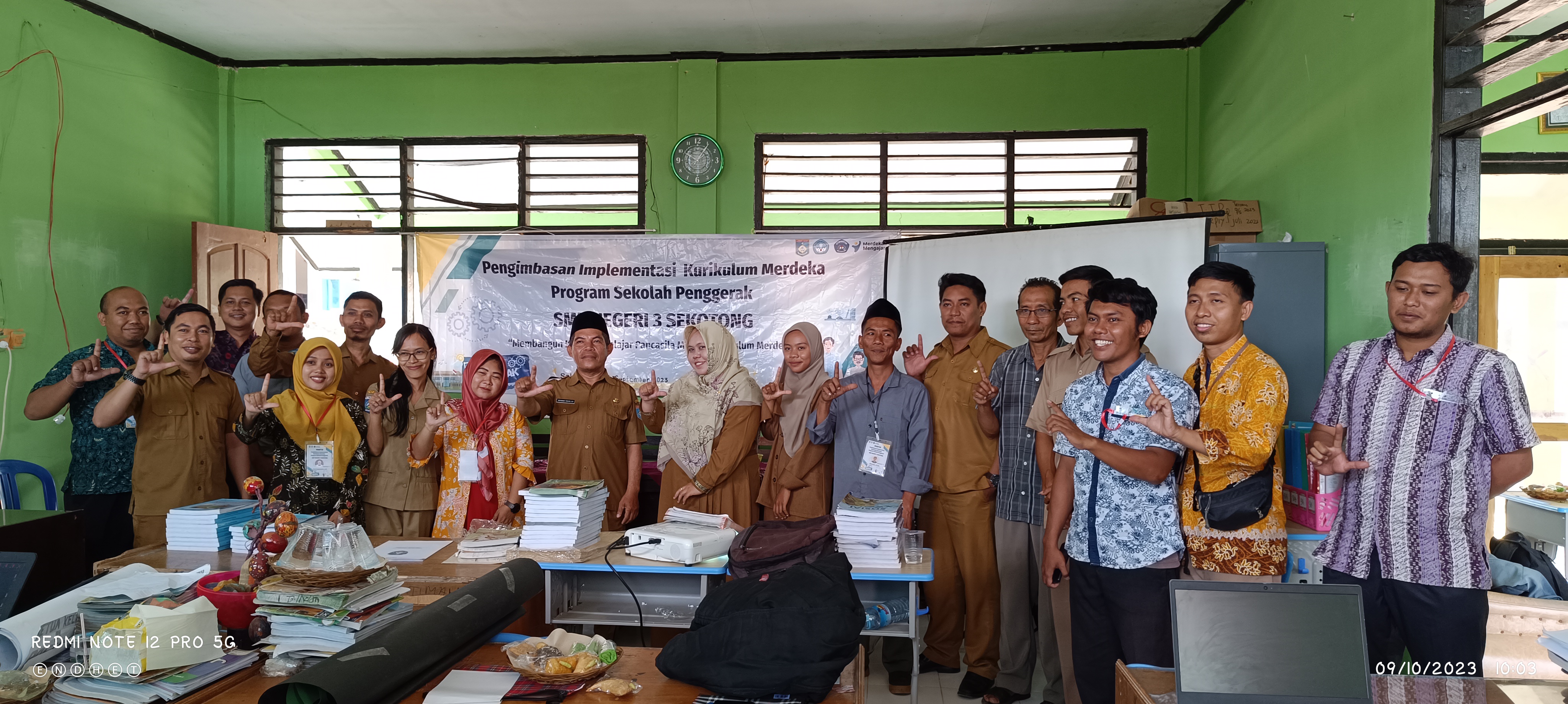 PENGIMBASAN IKM PROGRAM SEKOLAH PENGGERAK KE SMPN 4 SEKOTONG
