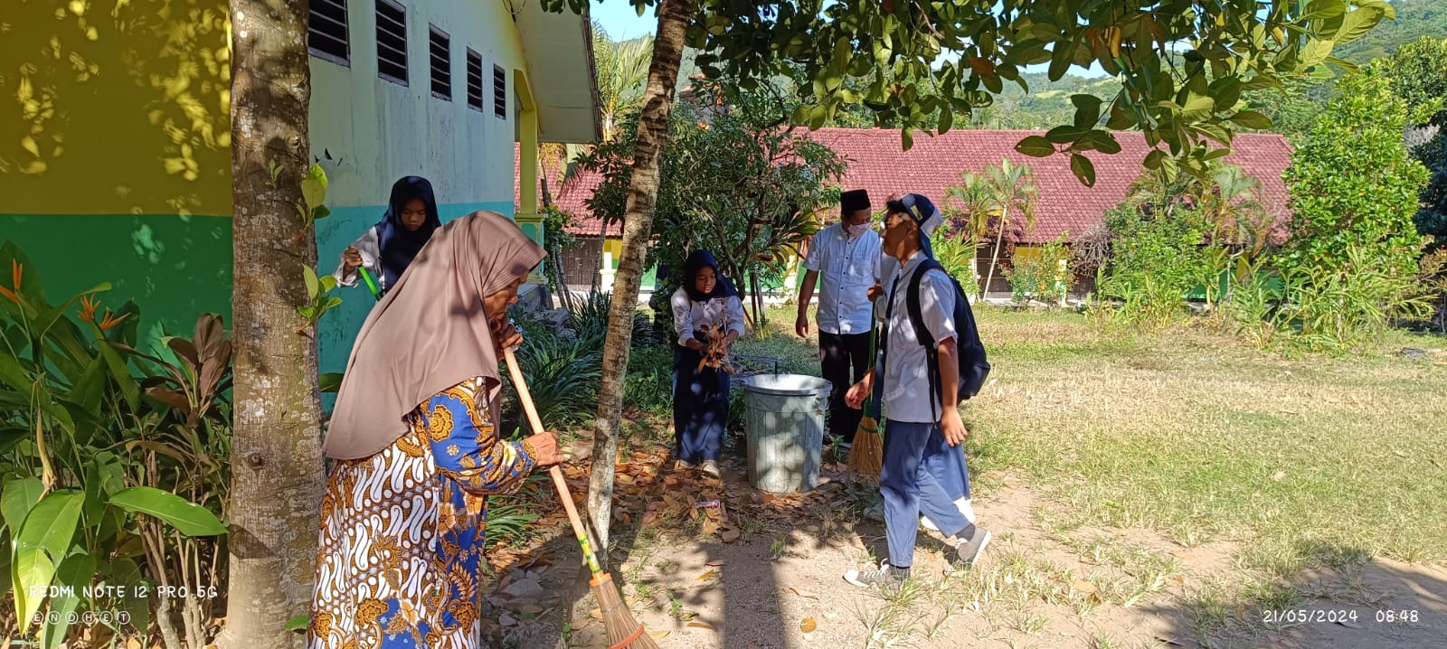 LISA (Lihat Sampah Ambil).