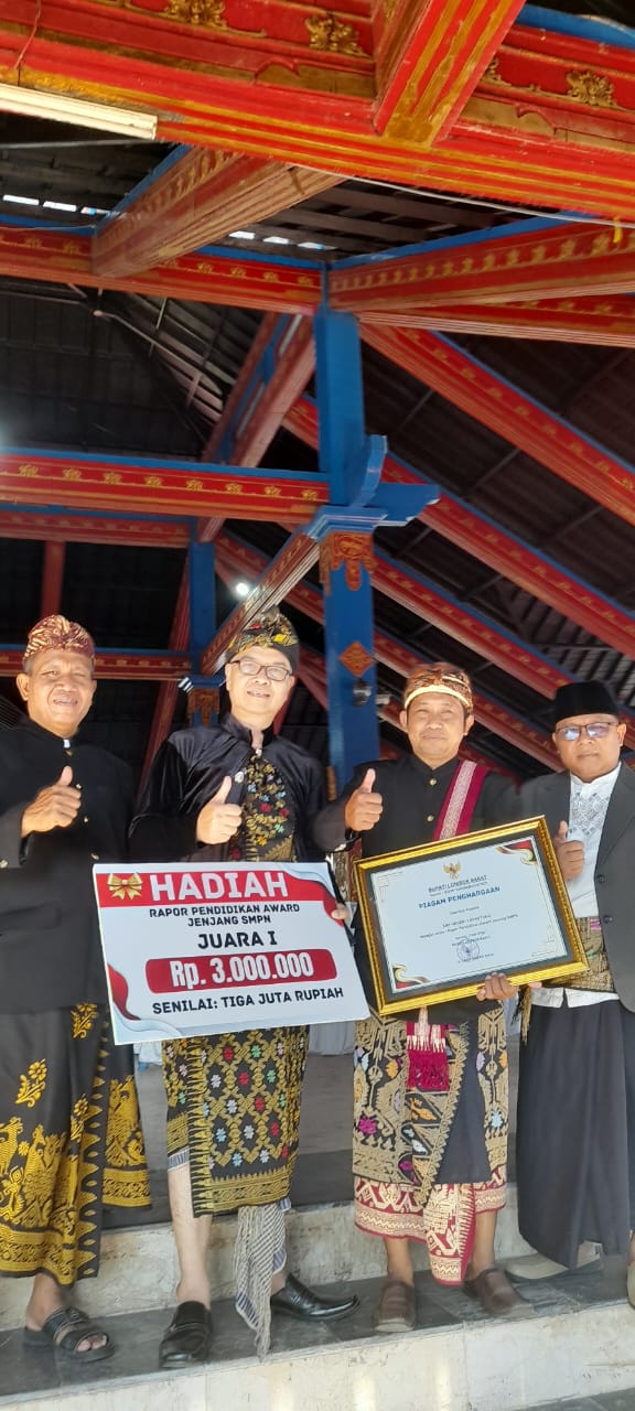 JUARA 1 RAPOR PENDIDIKAN AWARD