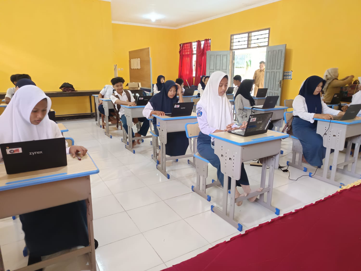 Sukseskan Persiapan Kelulusan, SMPN 3 Sekotong Gelar Uji Coba TKA bagi Kelas 9