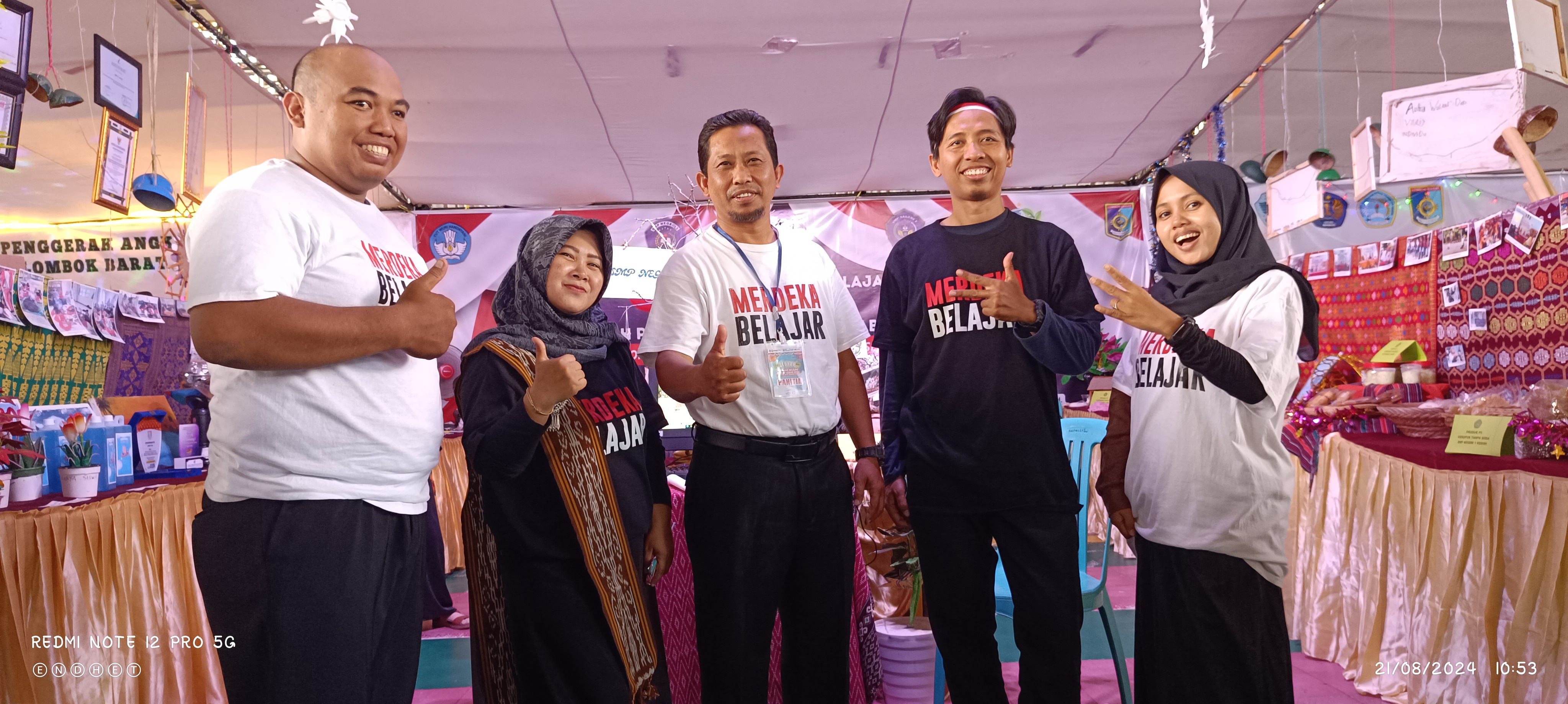 TIM STAND SMPN 3 SEKOTONG